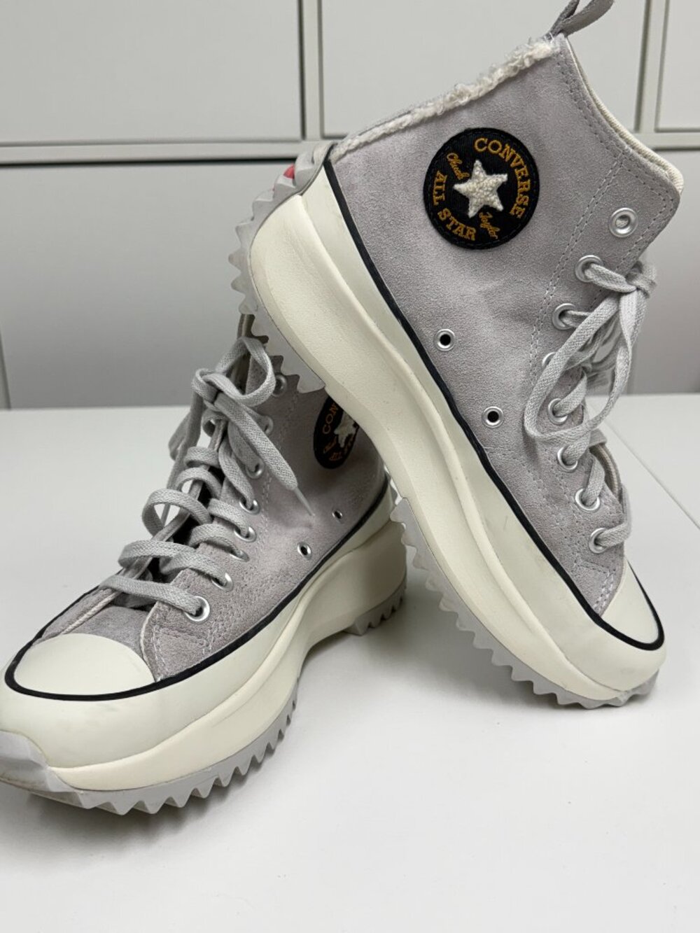 Converse Run Star Hike High Top Sneakers – Cozy Suede Grey with Sherpa Trim Sz 8